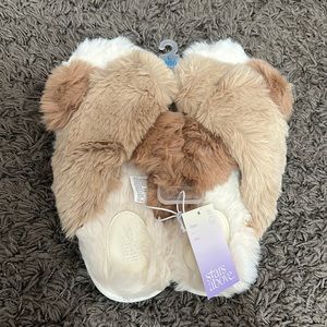 Women's 9/10 sandal slippers New With Tags !